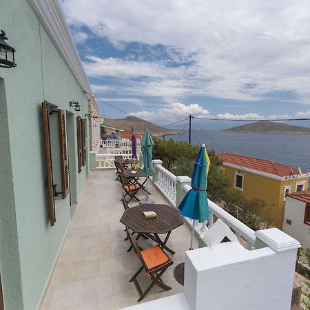 Roulas Apartments Chalki Town Luaran gambar