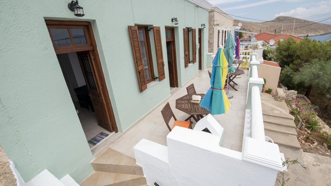 Roulas Apartments Chalki Town Luaran gambar