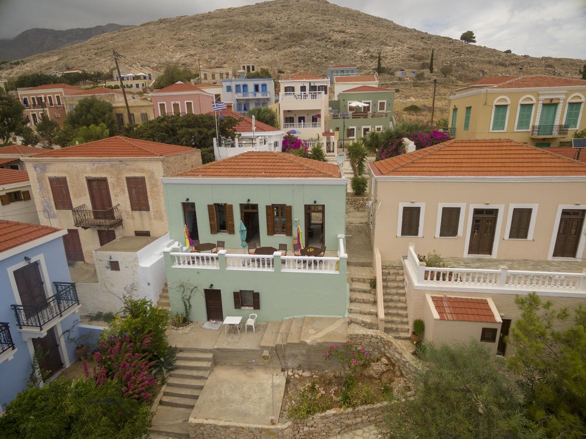 Roulas Apartments Chalki Town Luaran gambar