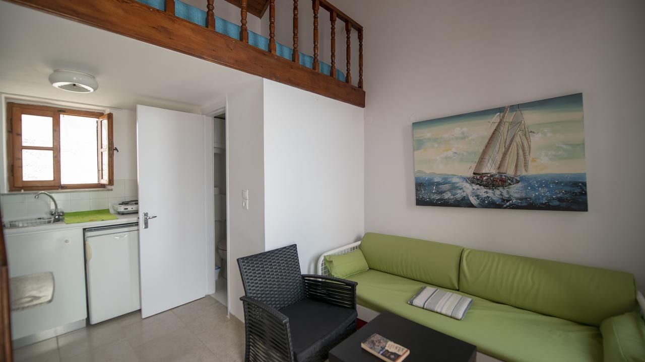 Roulas Apartments Chalki Town Luaran gambar